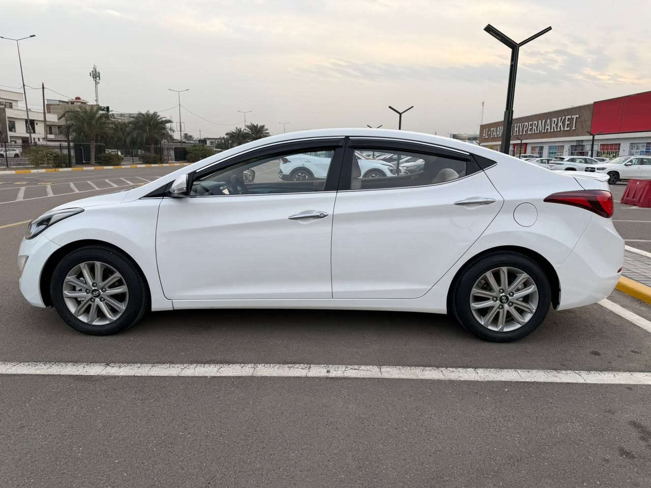 السلام عليكم هونداي النترا 2016 خليجي لون ابيض ماشيه 117 الف مكفوله من الضرر بيها 3 قطع صبغ محرك 1800 / سلايد / ويل كب / السعر 125 ورقه الاتصال *********** يوجد سونار مرفق مع الصور مكاني بغداد / حي العامل
