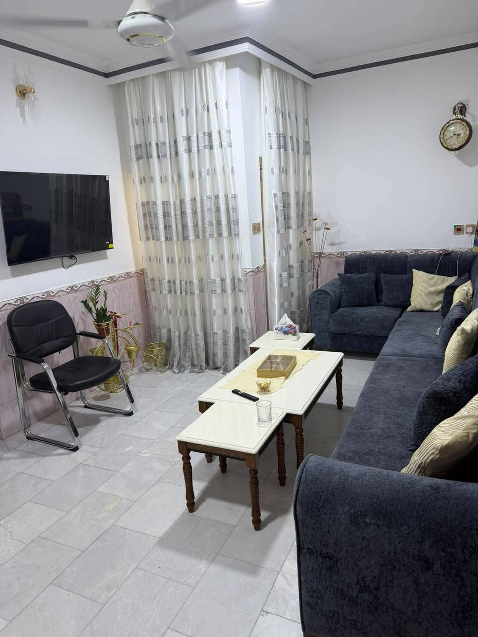 بيت بناء طابوق الارضية مرمر السقف صب مسلح للبيع بالبكرلي الأولى بشارع 20 موقع جيد جدا السعر 128 مليون الواجهة 8 أمتار المساحة 135 متر يحتوي على غرفة نوم كبيره وصالة ومطبخ وكليدور وهول ومجمع صحيات داخليه وصحيات خارجية وكراج سيارة وحديقه خدمات كاملة سند 25 طابو زراعي تحويل مباشر باسم المشتري للاستفسار ***********
