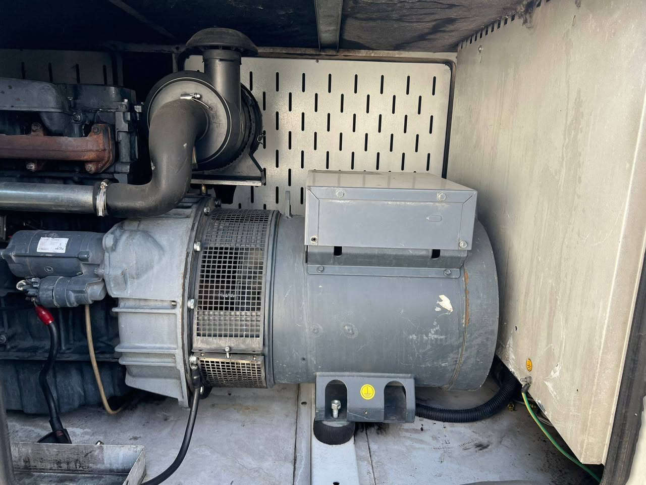 مؤليده دؤيس( DEUTZ )✅️4 سلندر✅️سوبه ر ، زه يتي ✅️ 60 KVA ✅️ كاتم أبيض سبي 
☎️کورك فايبر واتس اب ***********☎️
☎️اسیاسیل:Asiacell:***********
(ڤالڤو🇸🇪 بیرکنز🇬🇧 کمینز🇺🇲 دوسان🇰🇷 افیکو🇮🇹 دویس🇩🇪 مرسیدز🇩🇪 کاتلبیلر🇺🇲)
