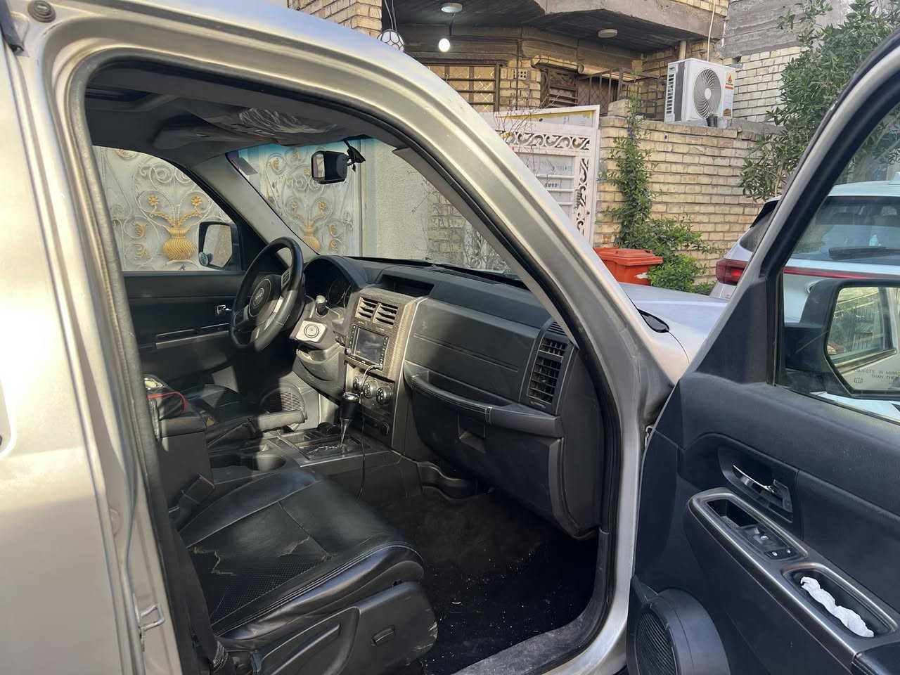 سلام عليكم رمضان كريم جيب لبرتي 2012 لمتيد شاشه كامره فتحةسقف تخم تاير جديد ويل 20 مري كهرباء عنواني الشعب *********** سياره بسمي سنويه 31 سعر 85 ورقه
