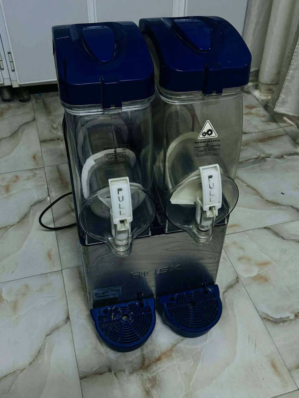 مكينة ازبري ماركة HOSK تركي
استعمال قليل جداً ونظافة
شرط الفحص 
***********
