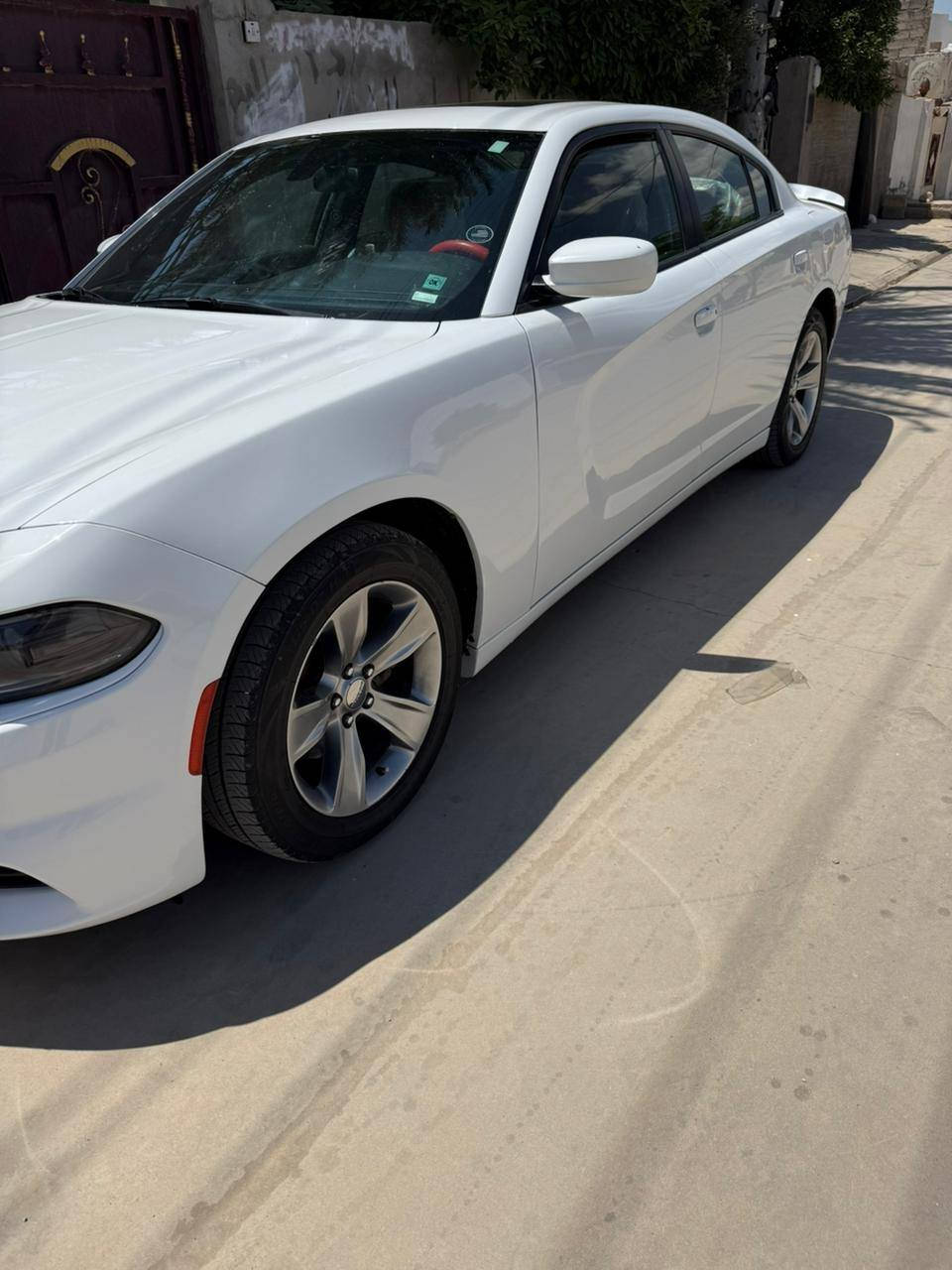 فتحة تحكم 
تحكم ستيرن
جلد 
منظومة صوت 🔊
شاشة وسطية 
حادث بسيط 
موجودة في النشر
بدون رباك 
بيهة بس بارد بل الباب خلف صدر
سيارة ماشية 130 شراي اتصل.. ***********
