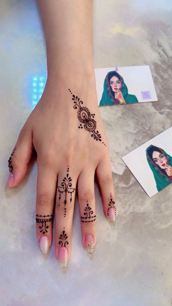 ✨🌿 نـقـش حـنــة الـعـيـد🌿✨
بأجمل التصاميم وأرقى اللمسات في(بـغـداد)

لكل عروس… لكل مناسبة… ولكل أنثى تحب التميز 💛
نقدم لكم:
💫 نقش حنة ناعم وراقي
💫 نقش خليجي ومغربي فاخر
💫 رسومات عصرية تناسب جميع الأذواق
💫 حنة بلون ثابت وجميل
✨ يتوفر لدينا تعامل خاص مع القاعات والصالونات لنقش الحنة لجميع المناسبات والأعراس

📞 للحجز والاستفسار 
***********
واتساب
خلّي جمال يديكِ يتكلم عنك ✨
إبداعنا لمسة… وجمالك عنوان

عنواننا:
بغداد- حي الخضراء مقابيل العامريه
جنب تيم مارت
