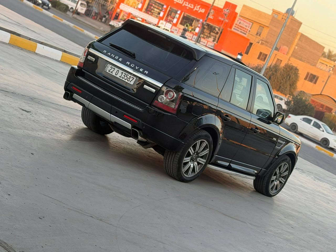 السلام وعليكم رانج روفر موديل 2013  رقم اربيل جديد سعرها  147  ورقه قفل  خليجي كفاله عامه وكالة سردار
مواصفات VIP 

مكينه 8 سلندر سوبر 

فتحة سقف بصمة 

تشغيل وبصمة ابواب 

جكات تصعد وتنزل 

كشنات كهرباء تدفئه وتبريد وكشنات جلد  

رادارات وخلفي دمام صوت هارمن كاردن متكامل  زراق لايت جنطة كهرباء  ثلاجة شاشه كبيره نقاط عمياء وضعيات قياده متعدده  تحكم ستيرن جهتين شفتات ستيرن حساسات امامي خلفي مثبت سرعه السياره جديدة بمعنى الكلمة 

مكاني بغداد ***********
