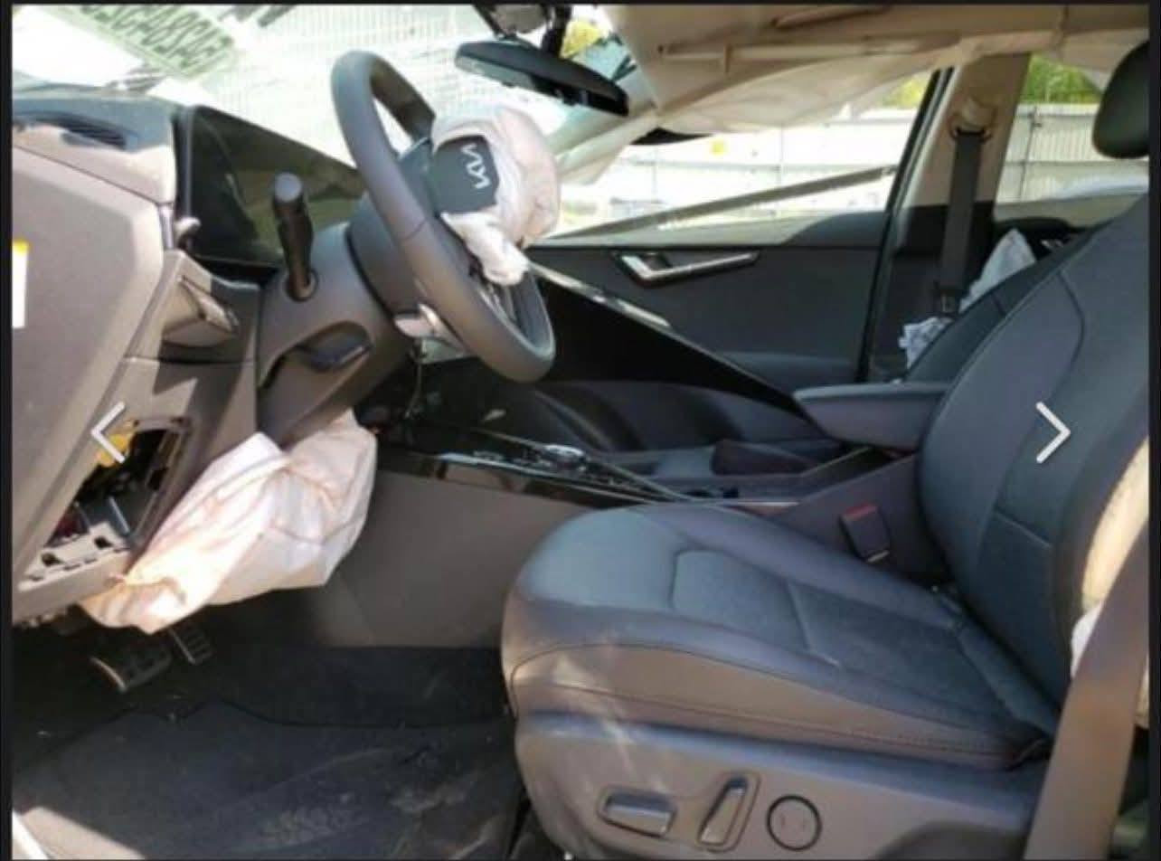 السلام عليكم
كيا نيرو بلكن  (هايبرد . كهرباء . شحن )موديل 2023  أعلى فئة بالنيرو تورنك  وارد امريكي 
السياره خير من الله نظافه وبيها مواصفات بعد احلا من السياره لون زيتوني 
السياره مرقمه وكامله رقم بغداد 
السياره حادثها باب + جاملغ + قمارة + اعمال تخريب بدون دواخل  مصبوغة صبغ عام 
ماشيه: 30 الف كيلو 
المواصفات 
كراسي تدفئة + تبريد 
بصمة
اشاير بالمري 
كشنات جلد و مخمل 
ترحيب دخول 
.نظام ايكو وسبورت قيادة
• شاشة كبيرة متصل 
• كاميرا خلفية
• حساسات خلفية 
• ⁠حساسات اماميه
 .اتو هولد
رادار امامي
• مانع تصادم
• محدد مسار
• تصحيح مسار
• مثبت سرعة
• مانع انزلاق
• بصمة تشغيل
• بصمة أبواب
• مري رادار
• نقطة عمياء
• شاحن وايرلس 
شاحنة بالكشانات 
• شاشة اعطال
• عداد ديجيتال متغير الوان
• اضوية امامية LED
• اضوية خلفية LED
• حساسات إضاءة
• إنارة تلقائية Auto
• نظام صوتي مميز 
• أوامر صوتية
• حساسات اصطدام
شفتات بلستيرن
تبريد قطعتين
قياده ذاتية
• بلوتوث
• مدخل USB + AUX
وبيها بعد مواصفات خير من الله
السعر 135 قفل ما يعجبك روح شوف السوك 
لاستفسار ***********
