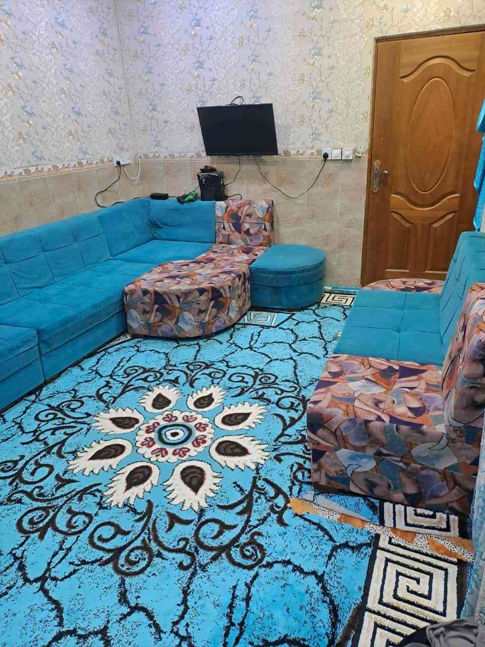 السلام عليكم ..قنفات للبيع مع البردات بسعر 250 الف فقط… مكلفة بالنشر. الاتصال عل الرقم ***********
