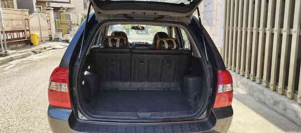 سلام عليكم
سبورتج موديل ٢٠٠٦ وارد امريكي مكينة ٦ سلندر ، المواصفات الموجودة بيها : سلايد روف، كروس ، مرآة الوسطية اوتودم، مري جانبية كهرباء وبيها تدفئة في حالة الامطار، تدفئة بالكشنات الامامية ، كشنات جلد، شاشة تاب. السيارة بحالة ممتازة وكاملة من كل النواحي. 
مكان السيارة : بغداد 
السعر. 10500$
للاستفسار الاتصال على الرقم ***********
