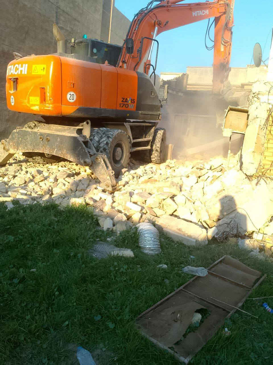 مستعدون لهدم تفليش الدور والبنايات وقطع لبيوت المشتركه + فرش سبيس +حدل
في اي مكان بغداد  بأنسب ألأسعار للأستفسار 
واتساب او تصال***********
