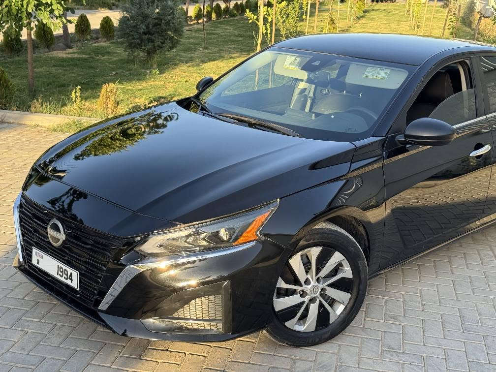 Nissan altima 2024 S
نیسان ئەڵتیما 2024 S
هەرزان و ماڵی دۆست
 ڕەنگی ڕەش 
ڕەقەم کاتی نەشکێنراوە 
سێ مانگ ڕەقەمی کاتی لەگەڵدایە
تەنها 23000 ڕۆشتووە
هیچ ئێرباگێکی نەتەقیوە
مەسرەفی تیانییە
 بەسمەوشەغال وتحدید سورعە  
ڕاداری پێش و دوا( ئۆتۆ ستۆپ خۆی ئیستۆپ ئەگرێ)
ڕاداری لاتەنیشت و ئاوێنە ناوچەی کوێر 
ڕاداری ئاگاداری هێڵی جادە
دووپارچەی بۆیاخە
بۆنیت و چەمەلەغی لای سایەق 
ئەوەش ڕەقەم شانسی
1N4BL4BV9RN378632
سعری ١٥٠ گەڵاو معامەلە
ڕەقەم
 ***********
_________

 نيسان ألتيما 2024 فئة S
**سيارة نظيفة جداً وبسعر مناسب (مال مَعرِفَة)**
### الموصفات والتفاصيل:
 * **اللون:** أسود ملكي.
 * **الرقم:** رقم مؤقت (منفيست) ما مكسور، وباقي بيكت لسه 3 أشهر.
 * **المسافة المقطوعة:** ماشية 23 ألف ميل بس.
 * **الإيرباغات:** سليمة 100% (ولا إيرباج طاير).
 * **الحالة الميكانيكية:** جاهزة من كلشي وما تحتاج أي مصروف.
### الأنظمة والمميزات:
 * بصمة تشغيل وتشغيل عن بعد.
 * محدد سرعة (كروز كونترول).
 * رادار أمامي وخلفي (نظام الأوتو ستوب - توقف تلقائي عند الطوارئ).
 * رادار جانبي ونقطة عمياء بالمرايات.
 * رادار تنبيه الخروج عن المسار (تحديد خطوط الشارع).
### حالة البودي (الشراريك والصبغ):
 * **بيها قطعتين صبغ فقط:** البونيد (الغطاء الأمامي) والجنح (الچاملغ) لجهة السائق.
 * **رقم الشاصي:** 1N4BL4BV9RN378632
 * **للتواصل والاستفسار (رقم الهاتف):** *********** السليمانية, العراق
