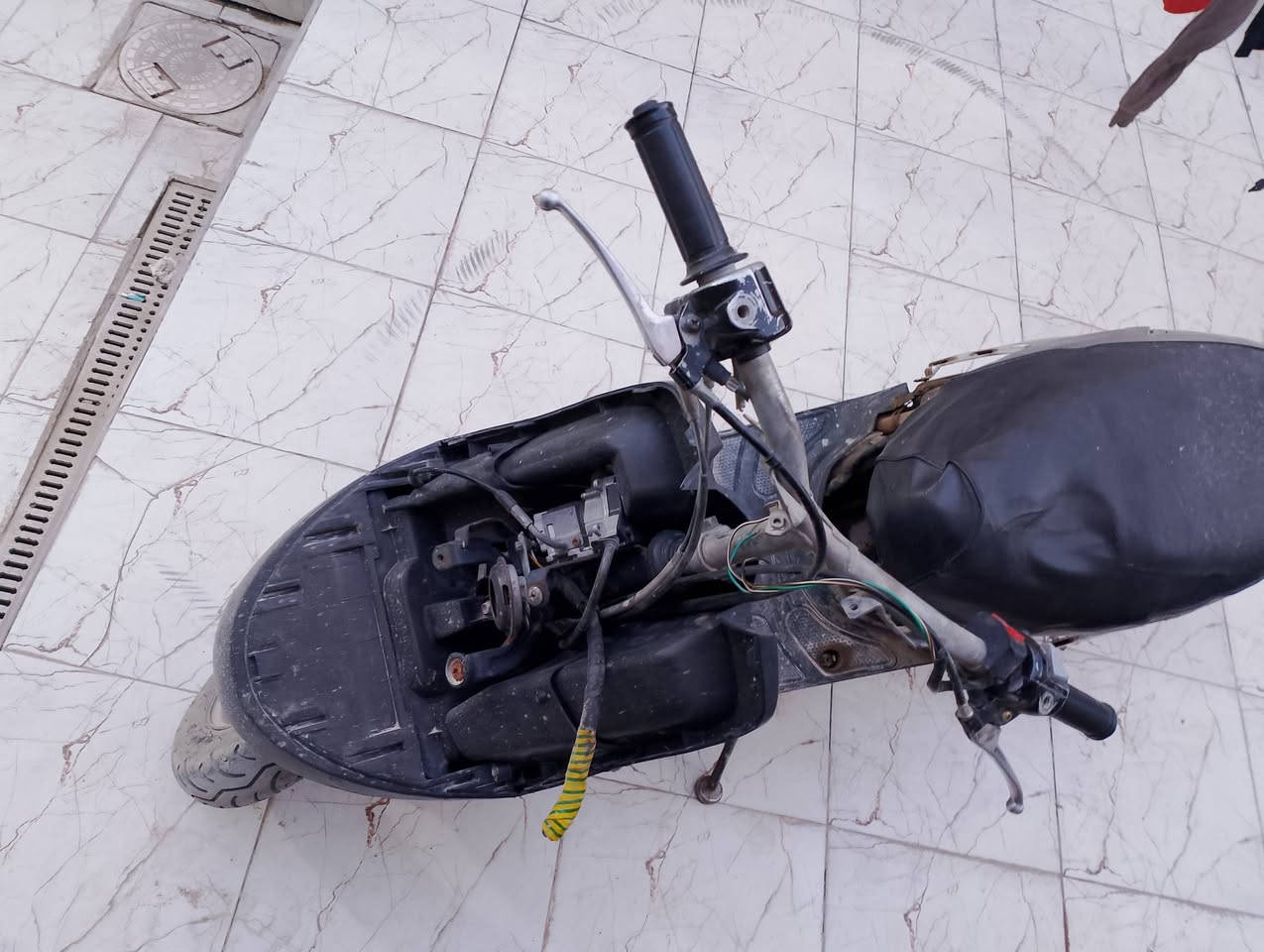 سلام عليكم
دراجه بطه للبيع 
دبل سكليتر 
دراجه شغال و تمشي خيره من الله 
ما ناقصه شي 
الكفر الكدام موجوده و الحاضنه موجوده و الصفاحيات الجوه هم موجودات 
رايده ب150وبيه مجال مستعجل عله البيع .مكاني نجف حي الميلاد 
رقمي ***********
