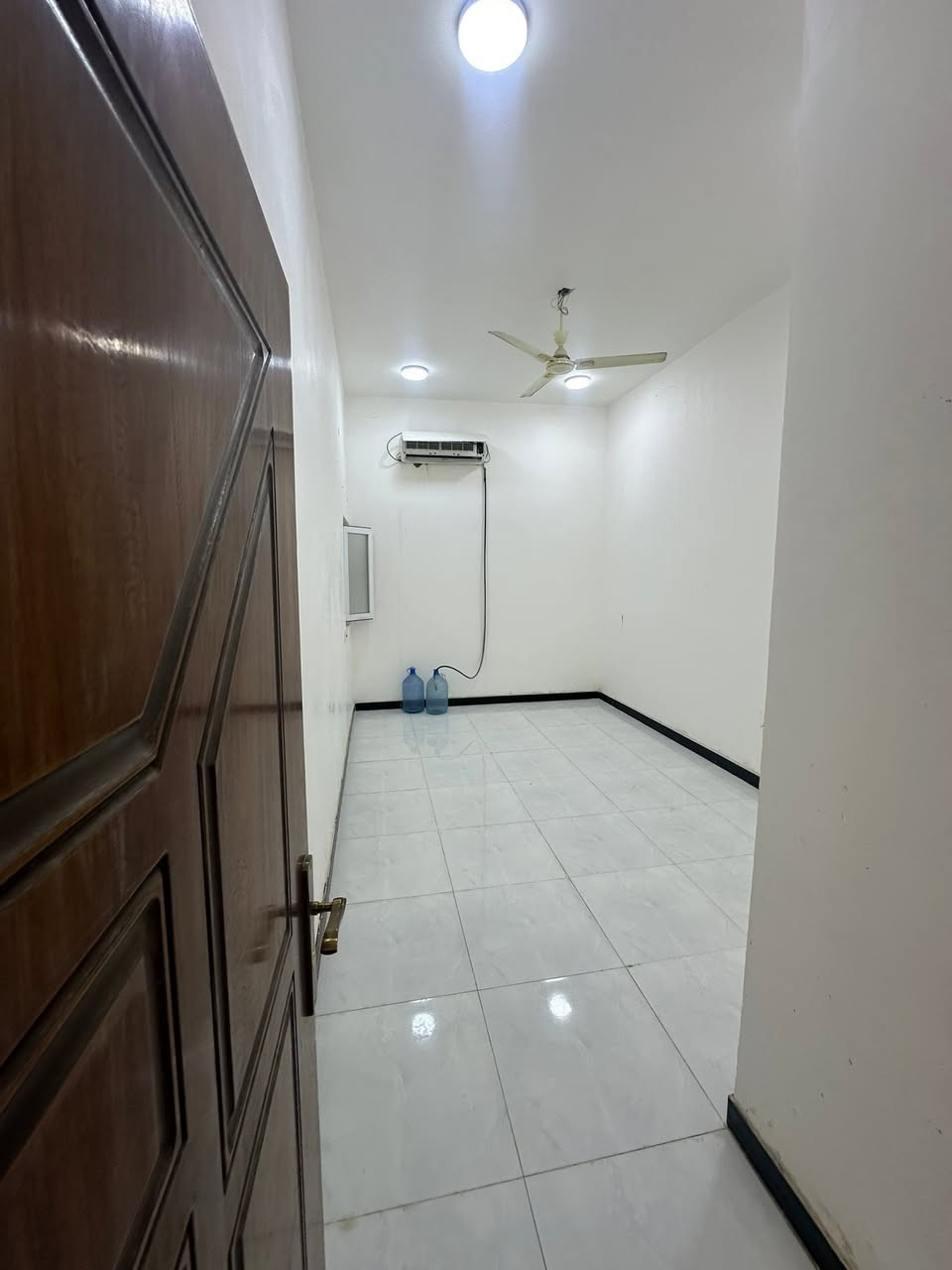 الايجار بيت البصرة محوله الزهير
غرفتين صاله ديوانيه مطبخ صحيات طارمه
اجار500الف ***********📞
