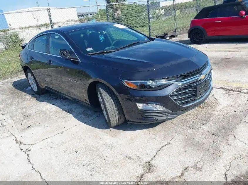 سلام عليكم ماليبو موديل 2023 سياره جديده ونضيفه اربيل بسمي شرط تحويل حادث كلش بصيط فوك بكلايت الخلفي وراجع بارد بدون ايرباك سياره سعره 132الون نفطي ***********
