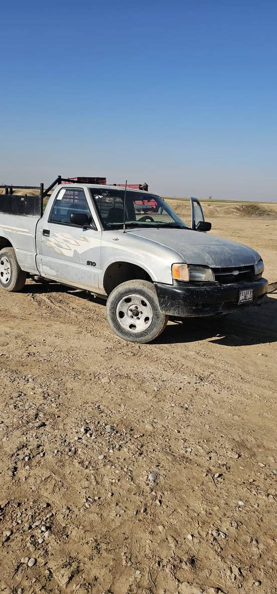 شوفرليت موديل 1998
شرط تحويل الوكيل موجود وبيها وكاله عامه 
كير محرك خمسة وثمانين 
السعر 25  ورقة وبي مجال
 ***********
