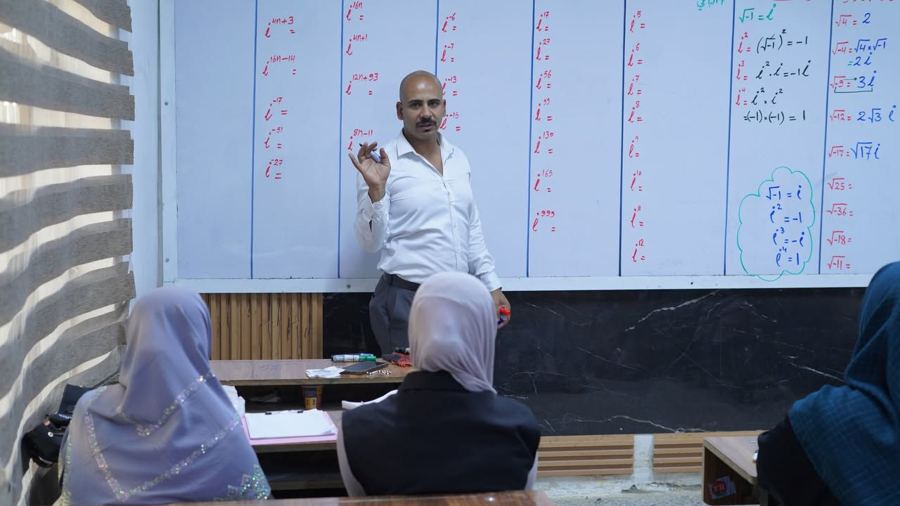 الرياضيات فن.. والأستاذ صفاء هو المايسترو! ✍️📐
من داخل القاعات الدراسية في معهد القلم، جانب من انطلاق المحاضرة الأولى لمادة الرياضيات (السادس العلمي) للأستاذ صفاء ناظم التميمي.
تم وضع حجر الأساس للمنهج بأسلوب علمي مبسط يضمن للطالب فهم الفكرة قبل حفظ القانون. نحن لا ندرس للنجاح فقط، نحن نعدّكم للتميز والدرجة الكاملة.
🔹 معهد القلم - حيث يصنع المبدعون.
#السادس_العلمي #رياضيات #الأستاذ_صفاء_التميمي #معهد_القلم #بداية_جديدة


**إذا كنت صاحب هذا الإعلان وتريد حذفه لأي سبب، رجاءا أرسل رسالة إلى الدعم الفني**