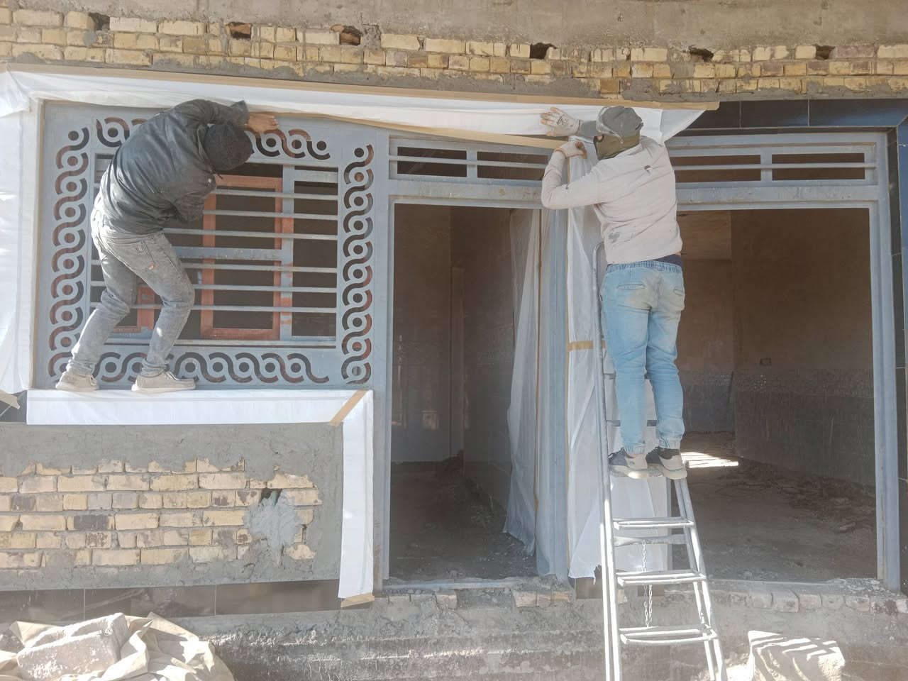 السلام عليكم
صبغ وتنضيف الشبابيك والابوب باسعار مناسبة 
***********
***********
@إشارة
