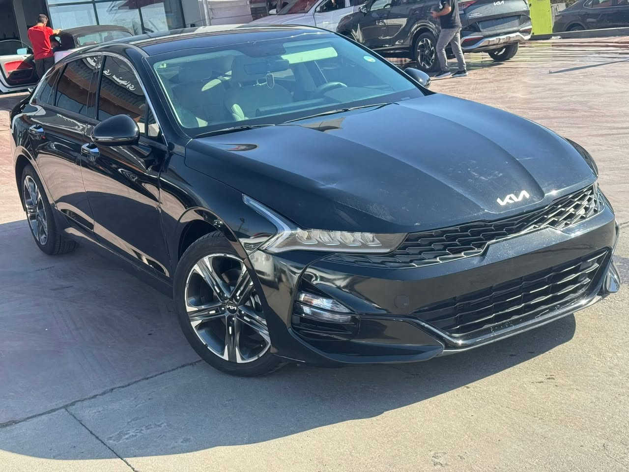 السلام عليكم
‏K5  كي فايف 

 خليجي 

فول مواصفات

بدون بانوراما

اعلى  فئه بالمواصفات 

موديل ( 2023 )

محرك ( 2000 ) دوش المرغوب 

قطعتين صبغ 

ماشية ٢٨ الف كيلو

سعر  ١٧٧

مكاني اربيل. 

 اي استفسار واتس موجود  

***********
