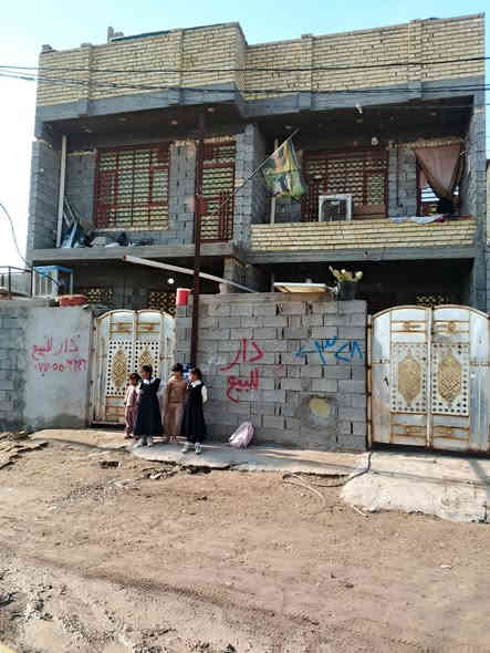 مشتملات للبيع المكان على الشارع السياحي قرب كهوة سوالف لليل بلفرع الواحد ب 50 وبي مجال لبسيط كل مشتمل المساحه 100متر طابقين ونقص المشتمل بيابان خشب وكاشي  رقم الهاتف ***********
