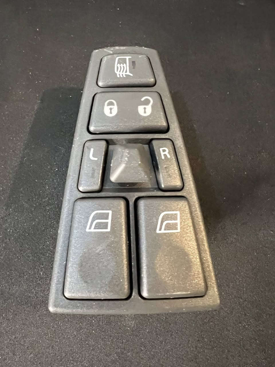 دكم تحكم الجام لشاحنة فولفو
ترهم لذني الموديلات:

لشاحنة فولفو FH12 FM VNL 2004-2012

لشاحنة فولفو FH12 FM12 FM9 2004-2012

لفولفو VN 2004-2012 لفولفو VNL 2004-2012

لفولفو VNM 2004-2012


**إذا كنت صاحب هذا الإعلان وتريد حذفه لأي سبب، رجاءا أرسل رسالة إلى الدعم الفني**