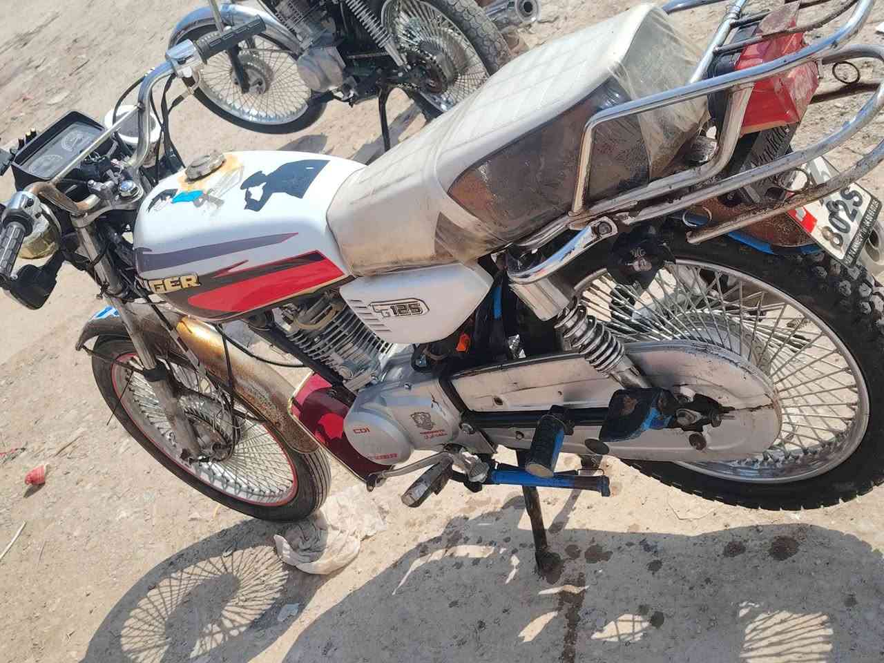 تايكر نضيف كلو شقال لبيع السعر 400 بي مجال حك جيتك الشراي يتصل *********** المكان موصل
