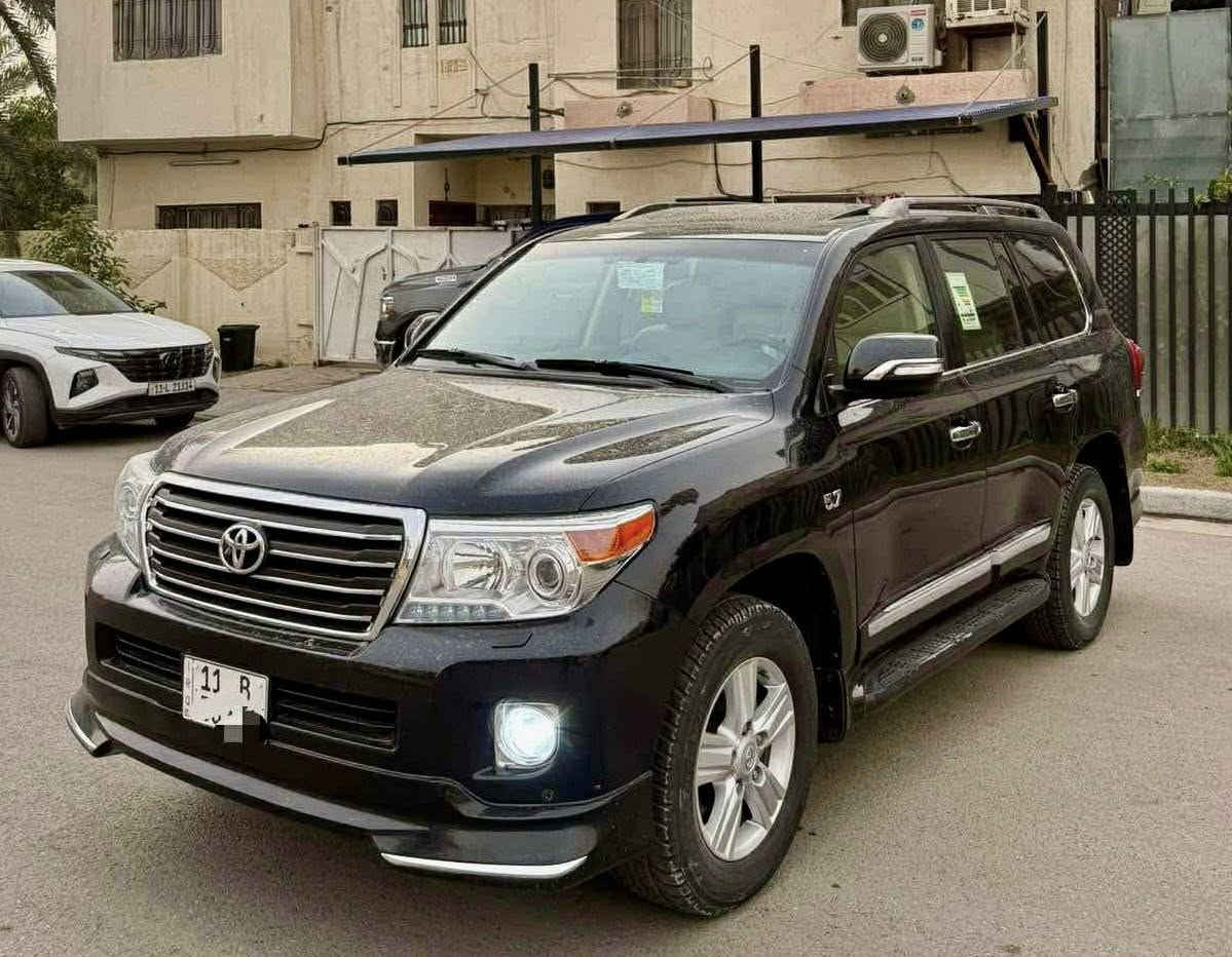 السلام عليكم لاندكروزر vxr  بريم 2012
للبيع او مراوس حسب القناعه السياره جديده بدون صبغ حتى الدعاميات فقط بيها بارد جاملغ امامي ايمن ماشيه 175 الف حقيقي شرط الفحص مكينه 4600 المرغوب مواصفات فول البريم معروف ام الطفايه ليزرات ترحيب مري قلاب وشفط كشن السايق كهرباء ثلاث دكم فتحه زراك امامي حساسات امامي خلفي بلادي سياره احلى من صور تخم تاير يابني جديد صدر امامي خلفي كله جديد السعر 340 ورقه بيها مجال  للاستفسار *********** مكاني الديوانيه / السدير
