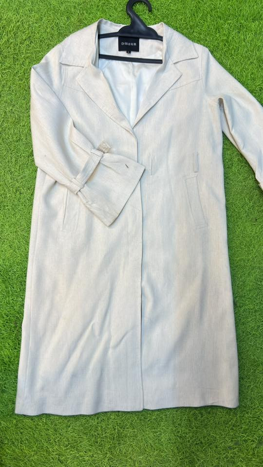 ترانش كوت نسائي  قطع كلش حلوه وشرط نضافه 
متواجدين من الساعه 8 صباحا الى 11 مسائا 
سعر القطعه ب 12. الف بس 
موقعنه ذي قار قضاء الفجر شارع ابوًجمال مجاور مطعم انوار المدينه المدينه سابقا 
للتواصل *********** اتصال أو واتساب
