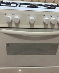 طباخ ٥ عيون وفرن شغال مابي اي شي عطلان سعر ٣٠٠ بي مجال 07744274656