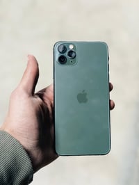 جهاز 11برو ماكس جهاز مستعمل  جهاز حالته زينه +ويا كارتونهً اصليه تواصل...