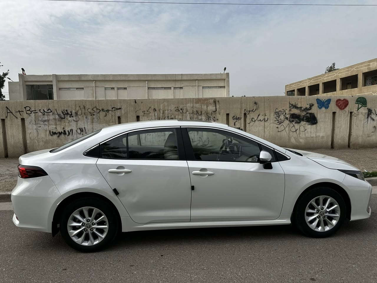 السلام عليكم
كورلا ساس 2022 خليجي مكفوله من الصبغ والفتح بيها فقط بارد بالباب الخلفي سيارة نضيفه وجديده ماشيه 69الف سياره جاهزه فول فتحة وشاشه جبيره 
مكاني بغداد حي العامل 
***********
168 السعر وبيها مجال بسيط
