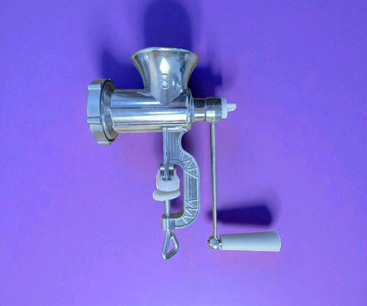 مثرامة للحم يدوية ستيل 
بغداد/الشعب/سوق شلال
***********
متوفر توصيل داخل وخارج بغداد