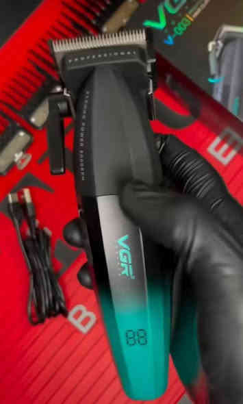 سلام عليكم مكينة vgr للبيع مستعملة ١٠ مرات اكثر او اقل ما اذكر بلضبط استعمالتهة فقط للدورة مال الحلاقة وهسة خلصة ما محتاجهة كاملة وياهة كارتونة ونمر من النص لل٦ ومزيته وفرجه كاملة المكينة ومثل ما ذكرت ما استعملتهة هواي وهسة اريد ابيع ماكني بغداد مدينة الصدر واني بخدمة الطيبين
