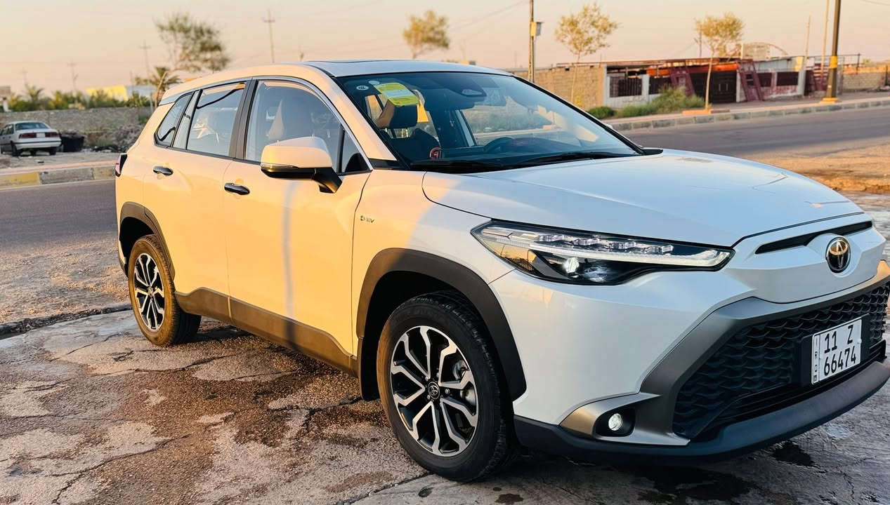 كورلا فروت لندر موديل 25
سياره جديده 
فول مواصفات 
داخل اسود جلد اصلي شركه وليس عمل 
تبريد امامي وخلفي شركه وليش عمل 
سبير منازل 
5 عدسات مع كشاف 
ماشيه 24
بيهه بارد بالجنطه موضح بالصور 
السعر 28250 بي مجال حك الجيه 
رقم الهاتف ***********

