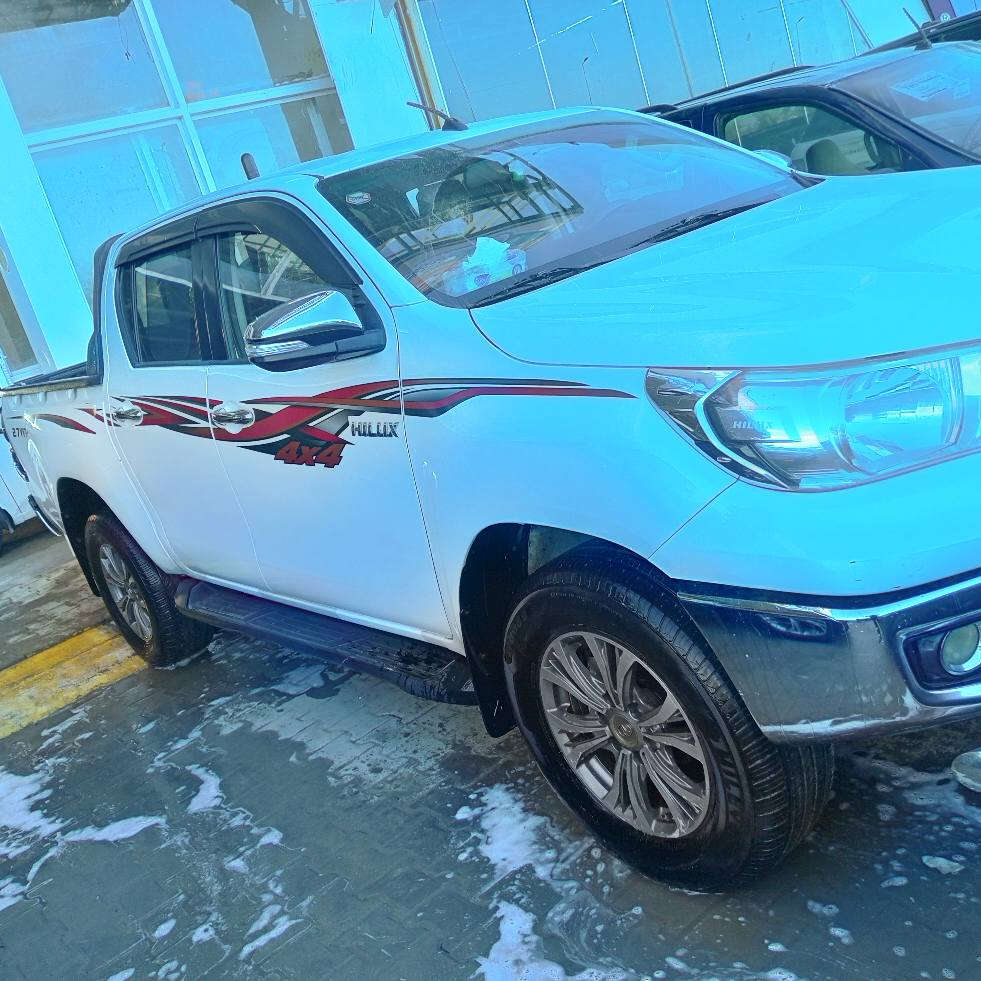 سلام عليكم تيوتا هايلوكس 2016 رقم اربيل كير عادي سياره كفاله عامه 
مكاني نجف رقم الهاتف ‏‪***********‬‏
السعر ٢٤٠ وبيه مجال للبيع او المراوس حسب القناعه النجف, العراق
