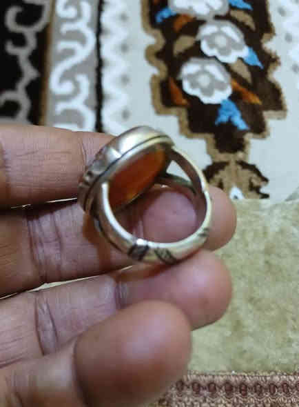 3 خواتم للبيع (غير متواجد على الفيس الشراي يراسل واتساب 
الاول عقيقه عسليه مرصوده بيها رصل (جمل)  من جوه مثقوبه 
الثاني عقيقه مكتوبه 12 امام معصوم 
الثالثه مختلفه عينتين الخامه عقيق طحلبي والعينتين حجر مكاوى 
غير، متواجد على الفيس واتساب ***********
