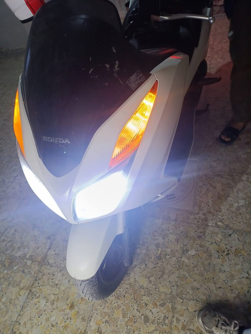 السلام عليكم دراجه هوندا فورزا 12 0
البيع أو مراوس سيبي فور 
دراجه نضيفه كلش بعد احله من صور
كله شغاله ماعيزه ألف 
تواصل ***********
