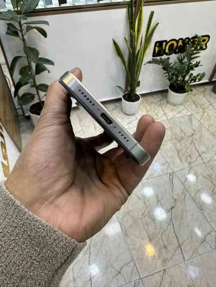 السلام عليكم 
15 برو ماكس 
ذاكرة 256
بطارية 89
دبل خط ZA
مبدل شاشة نوعية وسط
الباقي مكفول
سعر 775 بي مجال قليل
تواصل ***********
