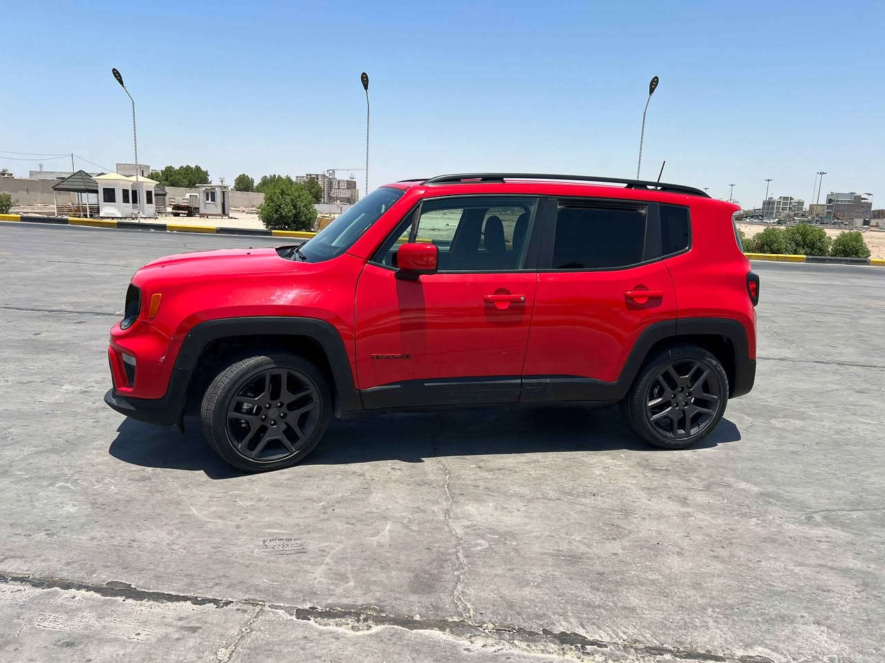 جيب ريجند 2022 لون احمر 
مواصفات أمريكية 
الحادث مثل ما مبين بالصورة 
محركها 1500 تيربو 
السيارة ماشية 40 الف كيلومتر 
تحويل ثاني يوم 
السيارة بيها خيط تبخير و الكير كفالة و الحدادية نضيفة 100 بالمية 
السعر 107$ و بيه مجال
التواصل *********** البصرة, العراق
