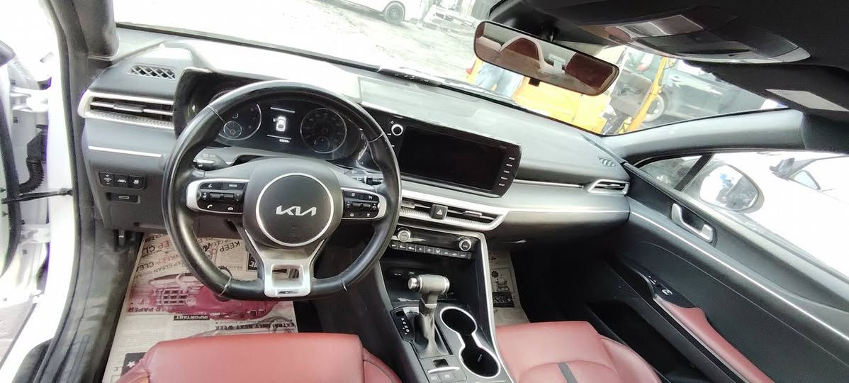 السلام عليكم
كي فايف وارد امريكي  موديل 23 فول مواصفات عدا الفتحة جاهزة من كلشي السيارة ماشية 23 الف  محرك 1600 تيربو معروضة (ب170$) مكان السيارة بغداد 
الاستفسار ع***********
