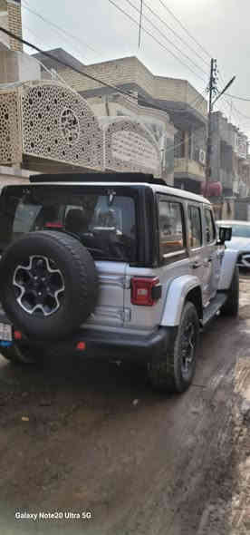 جيب رانكلر صحاري (4Xe) 2022 هايبرد الكترك
 بـيع أو مراوس حسب القناعة 
..رقم بغداد بأسمي 
..بيها مكانين صبغ بسيطات بدون لغود بدون شواصي
حجم المحرك: 2000 تيربو + هايبرد +شحن خارجي شحن يمشيك ٥٠ الى ٦٠ كيلو
المسافة المقطوعة: 33 الف ميل
(قمارة بانوراما كشف كهرباء)
تشغيل بصمة 
لوكير دفع رباعي
كشافات أمامية 
شحن خارجي 
هيتر بالستيرن 
شاشة عرض 
تدفئة بالكشنات 
تشغيل عن بعد 
كشنات جلد 
دمام خلفي 

ملاحظات
 السيارة عليها كت كامل روبيكون
1_دعامية أمامية روبيكون حديد 
2_فندرات جانبية ربيكون LED 
3_بنيد روبيكون 
4_دعامية خلفية روبيكون 
5_ويل وتاير روبيكون 
6_قمارة بانوراما كهرباء
7_دبلات روبيكون 
السعر 275 وبيها مجال بسيط سيارة مصروف عليها هواي ومزوده وكالة كله اصلي وابو الخبره يعرف شكد صرفياتها 
***********_بغداد بغداد
