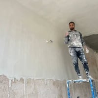 يوجد خلفه ابياض البياض المتر ب6 مع التنضيف..  والتشميع الفين دينار..  ...
