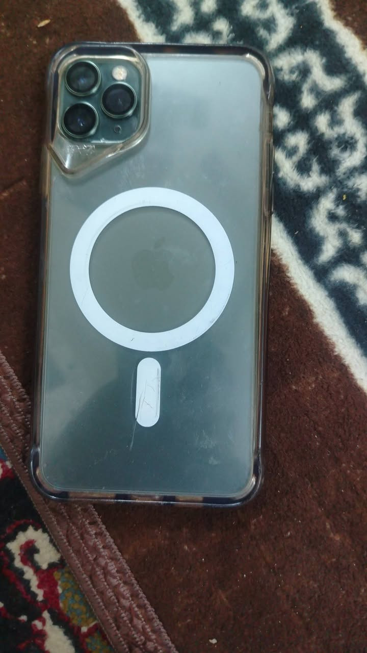 ايفون ١١ برو ماكس نضيف بطاريه ٧٨ واتساب ***********
