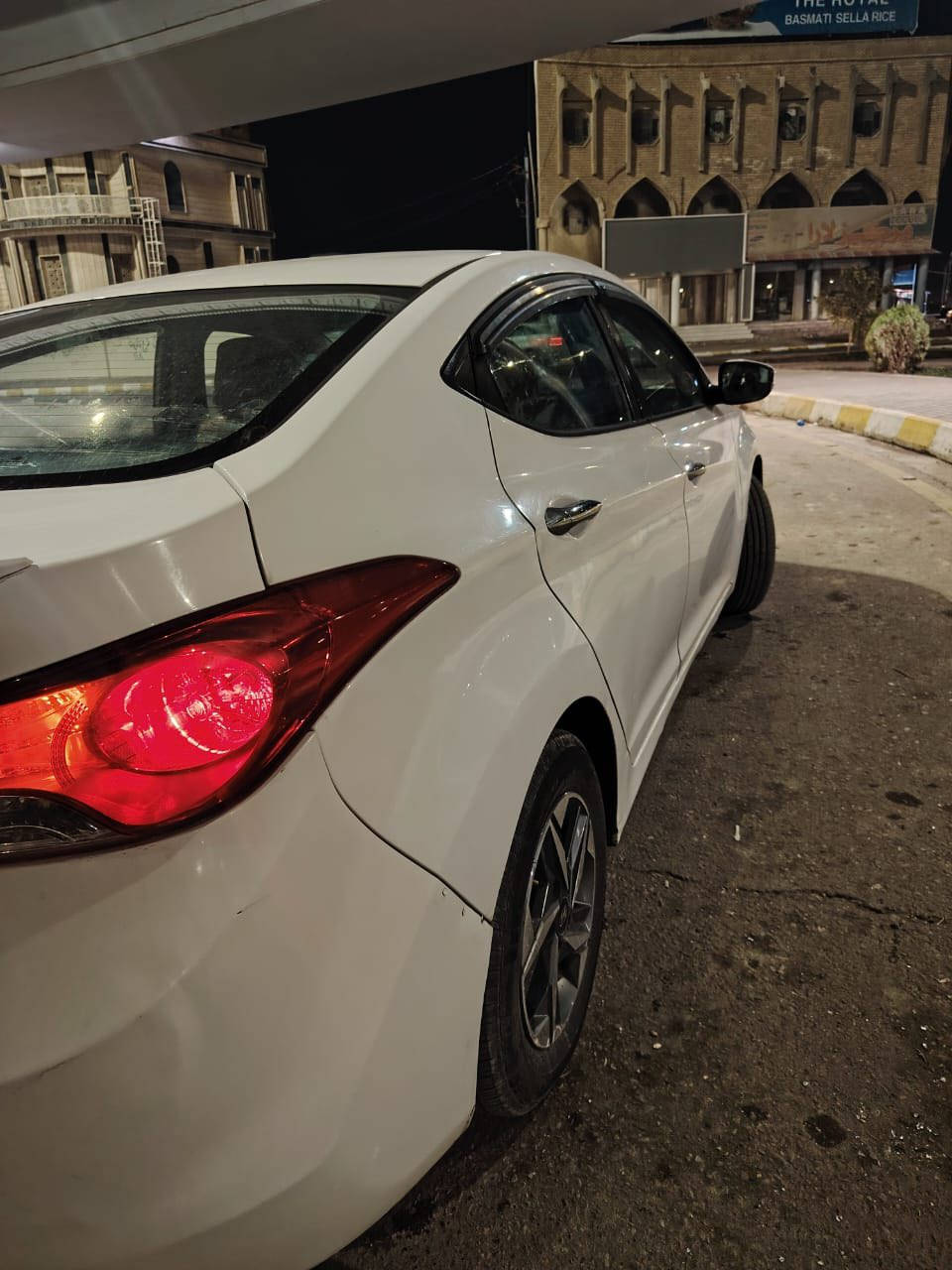 السلام عليكم النترا للبيع موديل 2012 رقم سليمانية دولي باسمي كير محرك شرط السيارة برغي ماناقصها كلشي مكفول الضرر بونيد وصبغ بالباب الخلفي كد شبر بارد 
السعر 110 وبيها مجال مكان السيارة تكريت والشركاط 
للاستفسار خاص او اتصل 
 ***********
