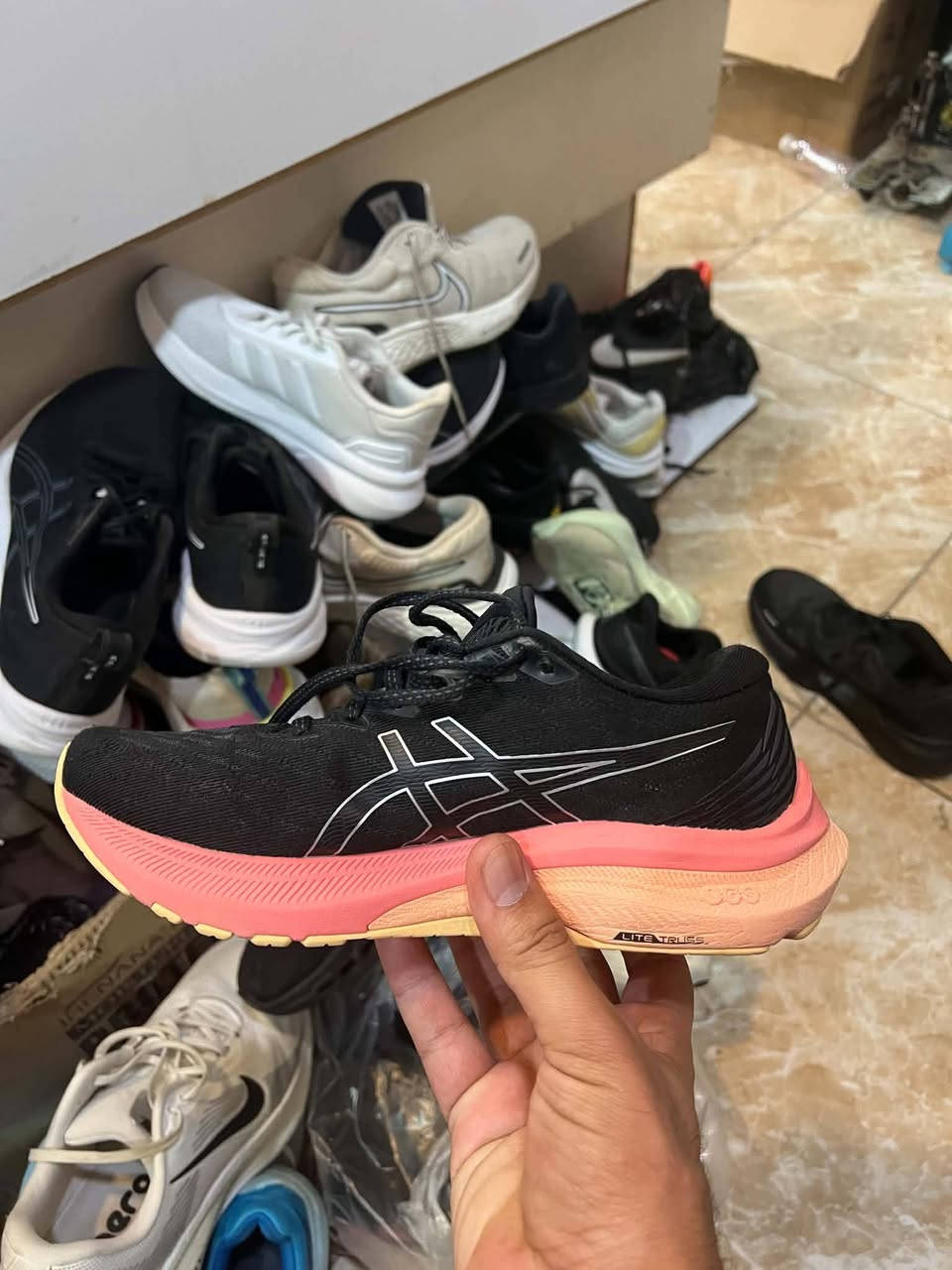 asics GT_2000 11
بالە اروبیە ارجنال نضيف
قياس 38
طول قدم (2.5)24سم
توصیل مجاني


**إذا كنت صاحب هذا الإعلان وتريد حذفه لأي سبب، رجاءا أرسل رسالة إلى الدعم الفني**
