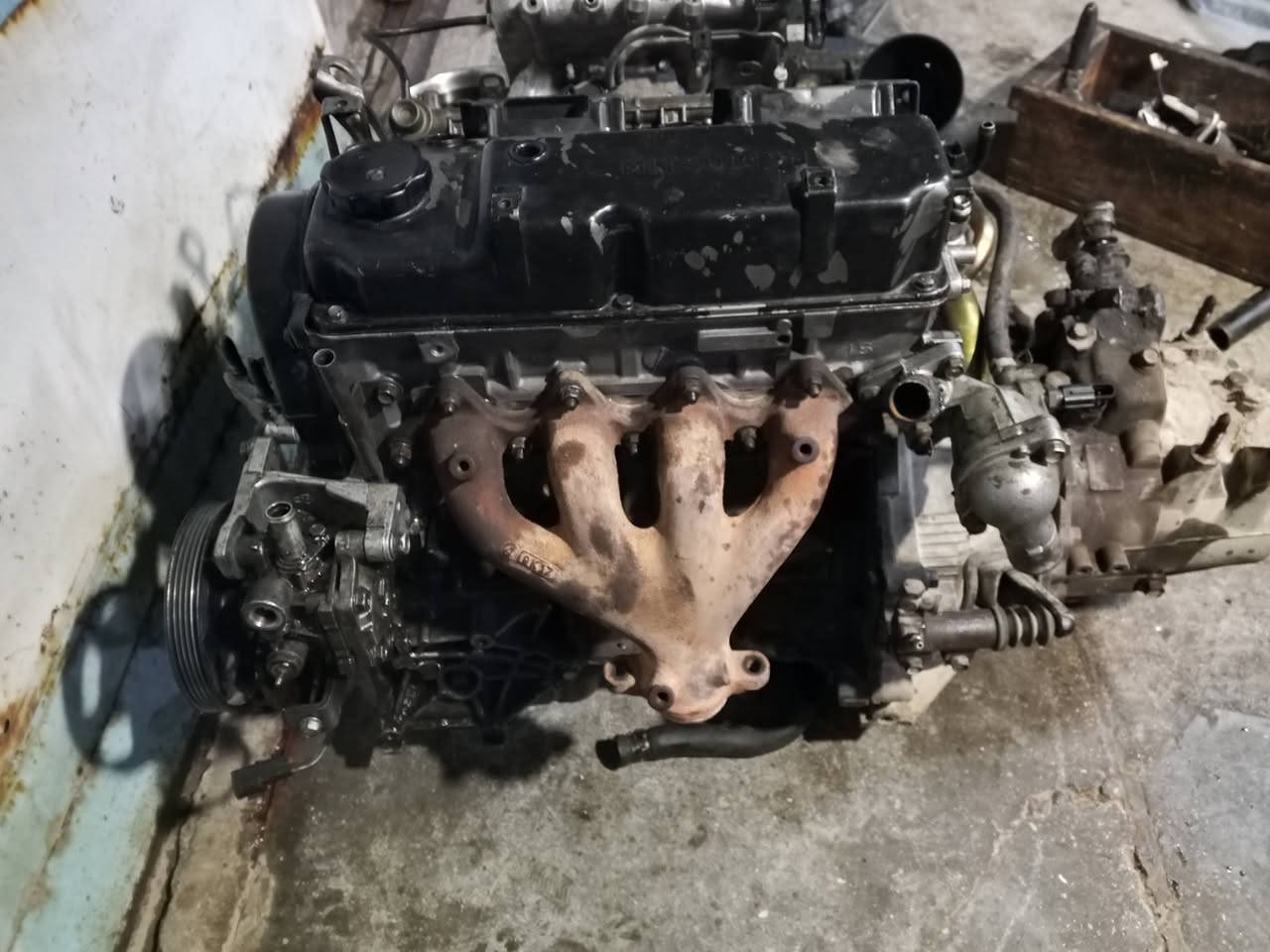 سلام عليكم اخواني محرك لانسر بومة 1600 كامل هوة وتفرعاتة ويا كير عادي صارلي شهر من شديتة وناع امانت الله بس حورتهة 2000 سعر 350 رقم المبايل*********** مكاني بغداد الشعب
