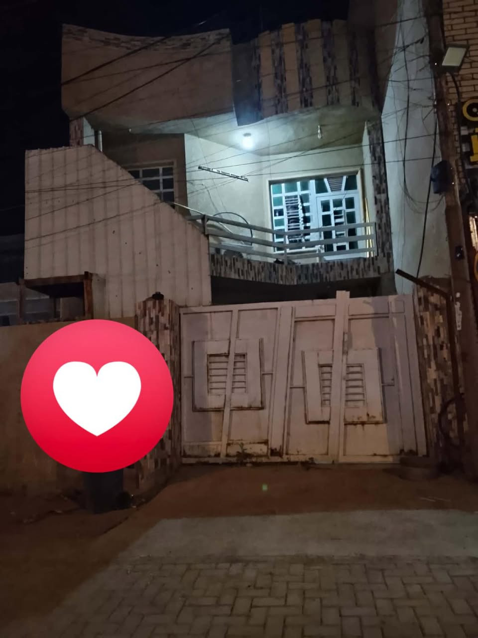 125 متر 
واجهه 6 وربع ونزال20 
طابقين  بناء ننظيف حي الجهاد 
قريب على مجمع النسيم وقريب على حي الحسين و العامىريه
شارع تجاري موقع تجاري 
المتر 3 وربع

تفاصيله

3غرف  نوم وهول حولي واستقبال وحمامين وسطحين ومناور  2 وبالكونه ومخزن بلطابق الثاللث ووي السطوح
يرهم سكني ويرهم تجاري لان وحدتين سكنيه
***********
