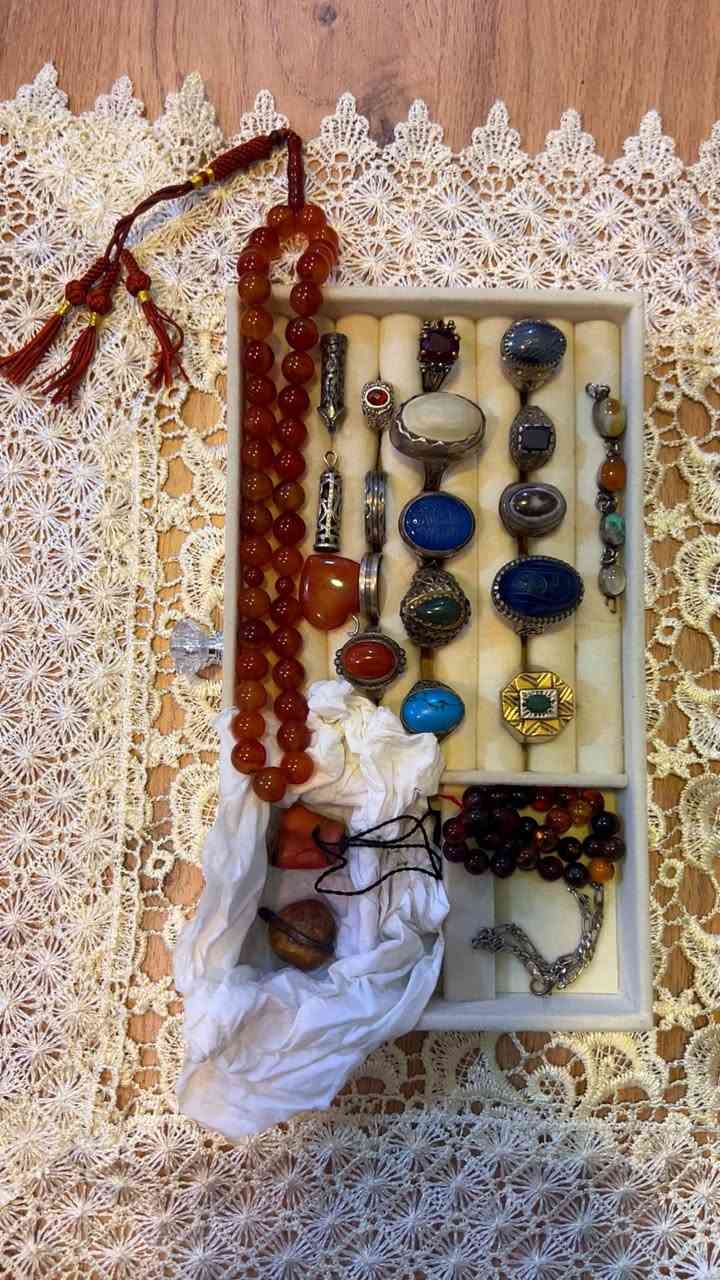 للبيع 🌟
مجموعة محابس وحجار أصلية 100% ويا سبحة مميزة، شغل نظيف وذوق عالي 👌

كلها أصلية ومفحوصة ✔️

الجاد يقيم ويأخذ، رجاءً بدون كسر بالسعر 🙏

📞 للتواصل: ***********
🚚 توصيل متوفر داخل بغداد والمحافظات

حياكم الله 🤝
