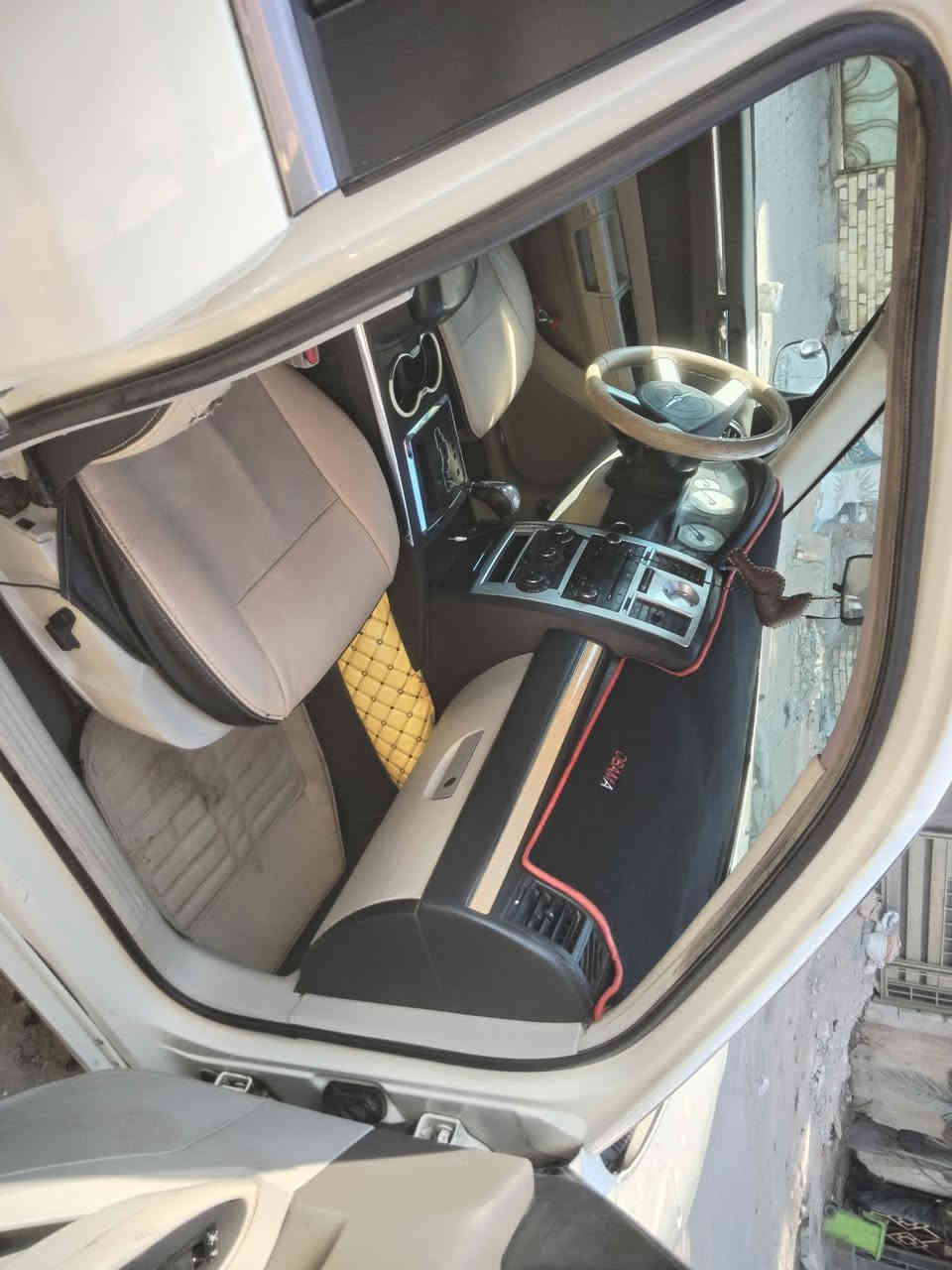 سلام عليكم اوباما 2010 بسمي رقم انكليزي بابل مميز بيه تبديل 3قطع وشويه يم البكلايت صبغ قليل الباقي كفاله  الشراي يتصل  ال ما يشتري لا يتعبني السعر ١١٥ وبيه مجال بصيط  مكانه ميسان حي الحسين ***********  محرك ٣٥٠٠   بس الشراي يتصل رجاءآ
