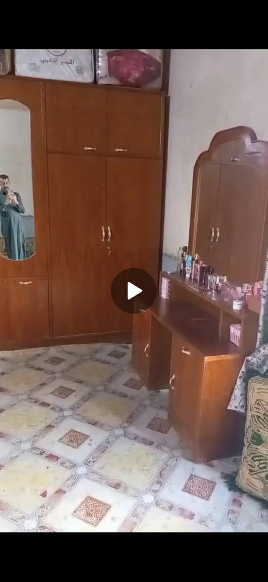 معرض الخطاب حديثه الحي العسكري مقابل جامع عبد اللطيف حامد  ... ***********.
غرفه 6 باب  طابقين.. 750.  الف

