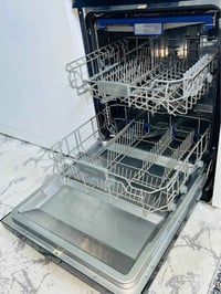 غسالة صحون • جراند إلكترونكس • مستعمل ٣ مرات