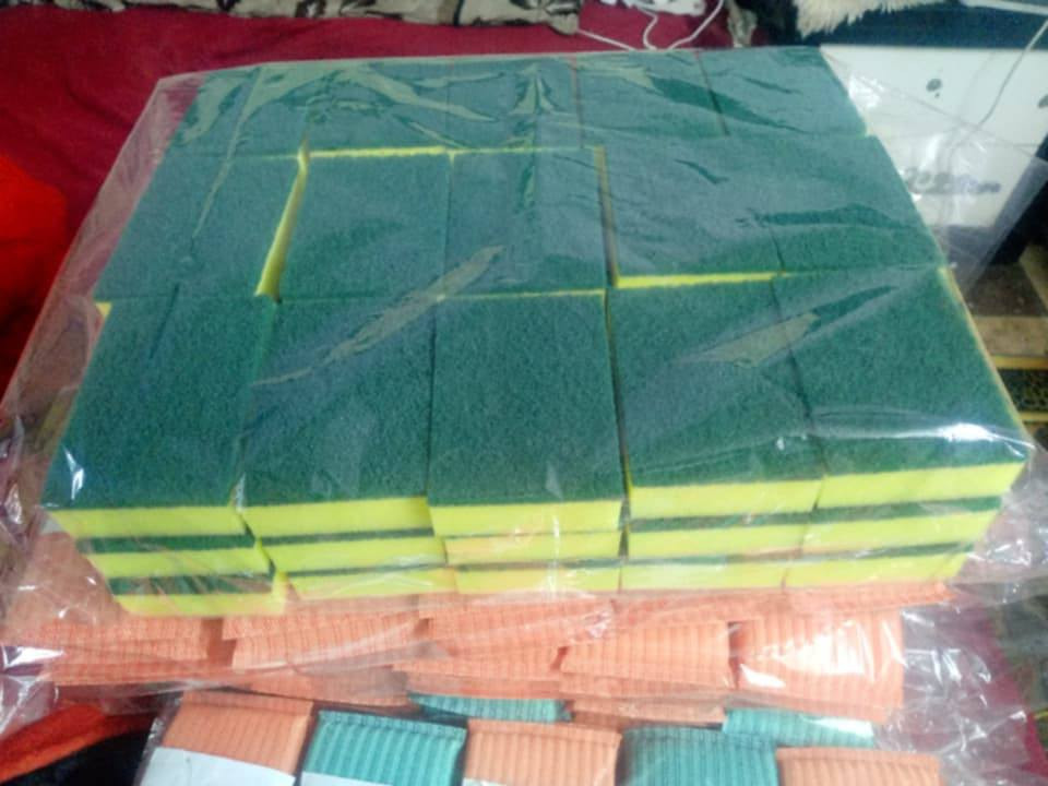 عروض الاصحاب الاسواق
جلافه سيم صيني رباعي
تبيع 3 ب 500 يلزم عندك خير من الله 
السيت بي 60 حبه تطلع عليك 2 بربع
التواصل واتساب ***********
