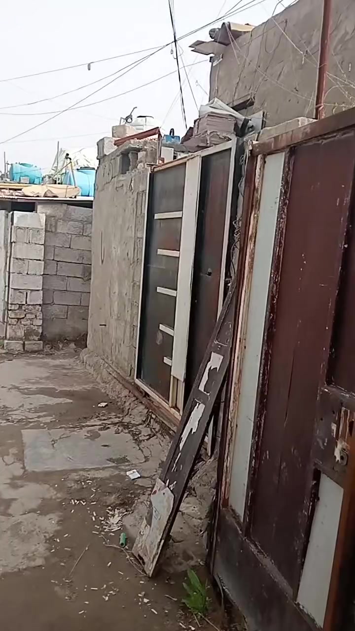 سلام عليكم بيت تجاوز لبيع شارع المركز بيت نضيف ماصاله هواي من بانينه بيت عكاده وماعليه زاله نهاين بيت بصف لمعمل بركات بيت مناسب ونضيف تفاصيل كدامكم ***********واتساب باقي تفاصيل وشراي
